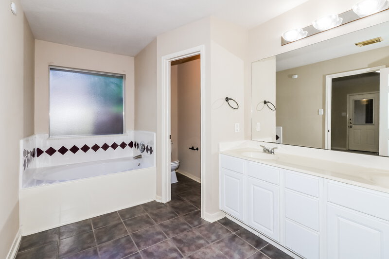 2,390/Mo, 14511 Heron Marsh Dr Cypress, TX 77429 Main Bathroom View