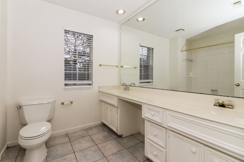 2,330/Mo, 2657 Concord Dr League City, TX 77573 Bathroom View