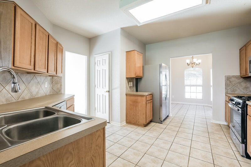 2,650/Mo, 12315 English Brook Cir Humble, TX 77346 Kitchen View 2