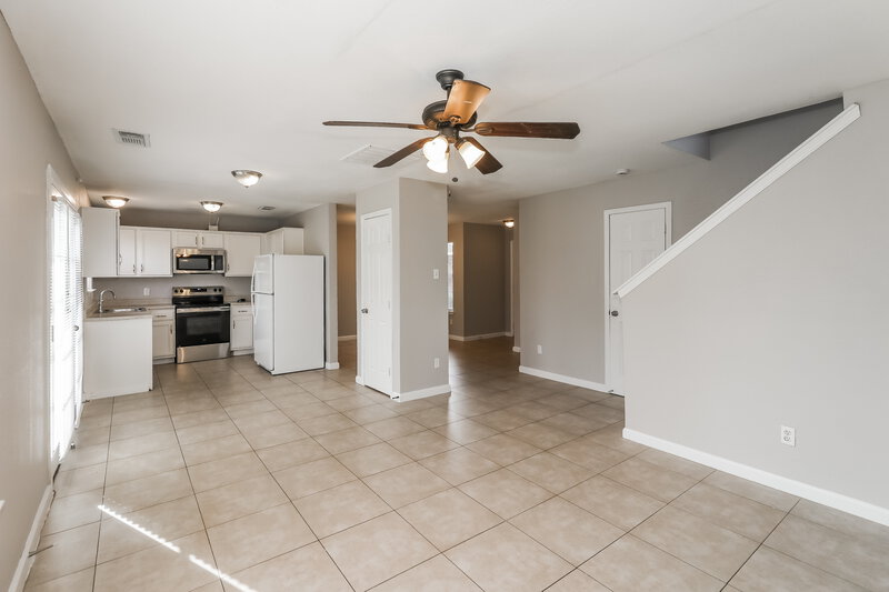 1,790/Mo, 7423 Village Lake Dr Cypress, TX 77433 Living Room View 2