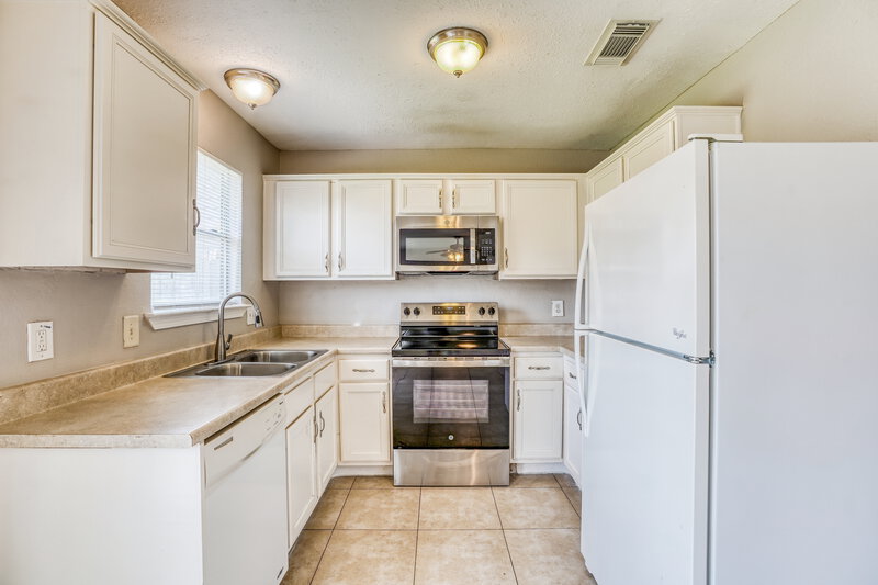 1,715/Mo, 7423 Village Lake Dr Cypress, TX 77433 Kitchen View