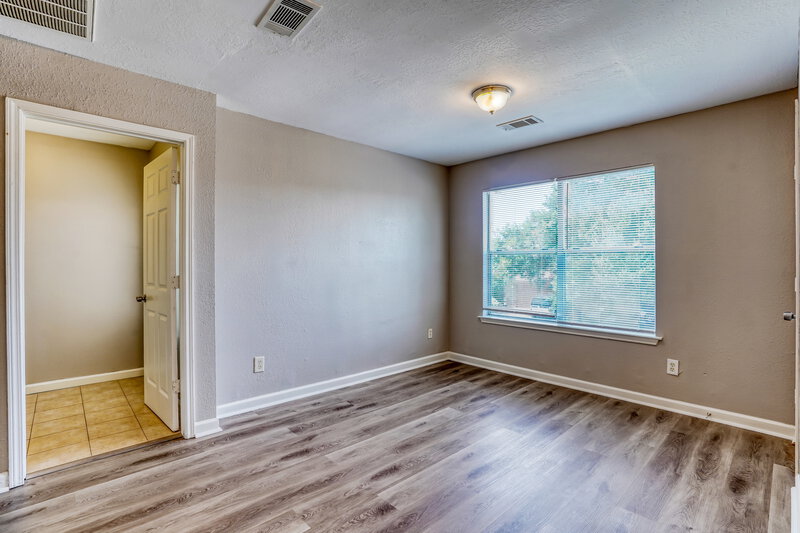 1,715/Mo, 7423 Village Lake Dr Cypress, TX 77433 Bedroom View