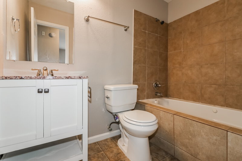 1,790/Mo, 7423 Village Lake Dr Cypress, TX 77433 Bathroom View