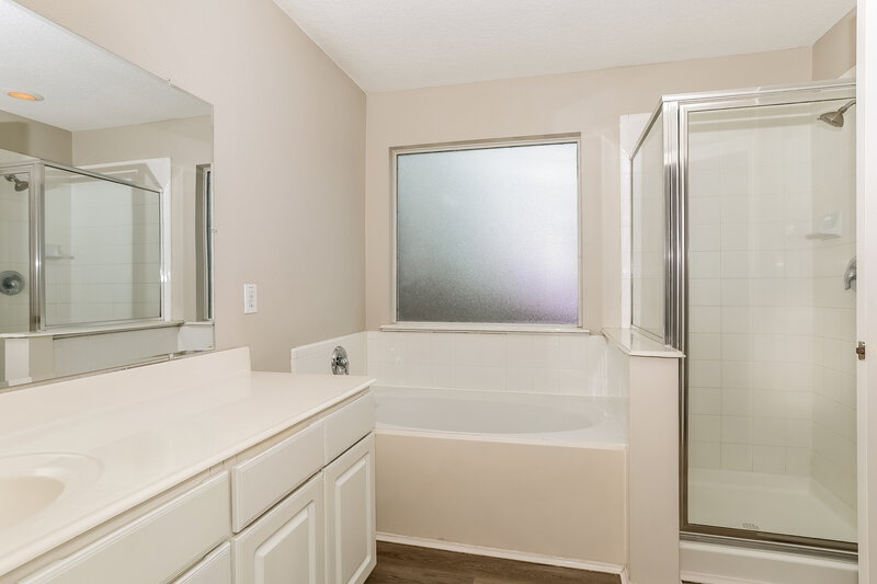 2,430/Mo, 12327 Landsdown Ridge Way Humble, TX 77346 Main Bathroom View 2