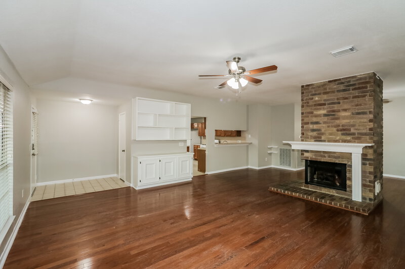 1,755/Mo, 9423 Bayou Bluff Dr Spring, TX 77379 Living Room View 2