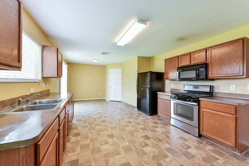 2,390/Mo, 7906 Ashland Springs Ln Cypress, TX 77433 Kitchen View