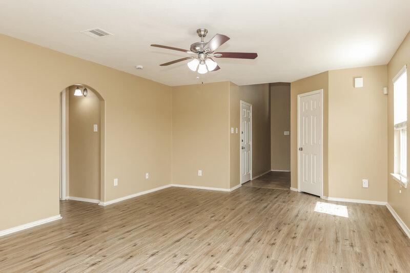 2,215/Mo, 11411 Chelsea Oak St Houston, TX 77065 Living Room View 2
