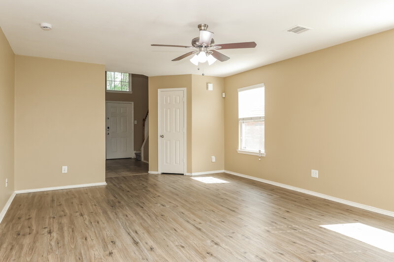 2,215/Mo, 11411 Chelsea Oak St Houston, TX 77065 Living Room View 3