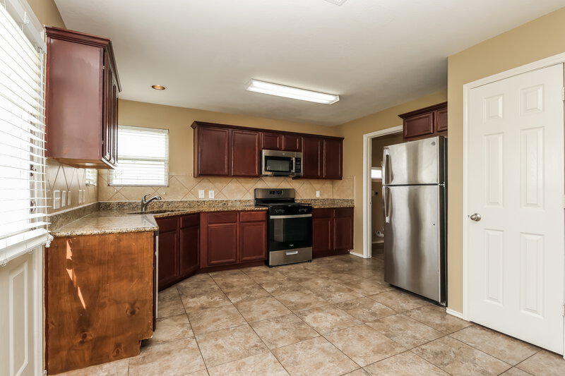 2,215/Mo, 11411 Chelsea Oak St Houston, TX 77065 Kitchen View 2