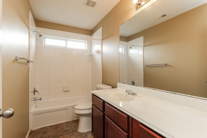 2,215/Mo, 11411 Chelsea Oak St Houston, TX 77065 Bathroom View