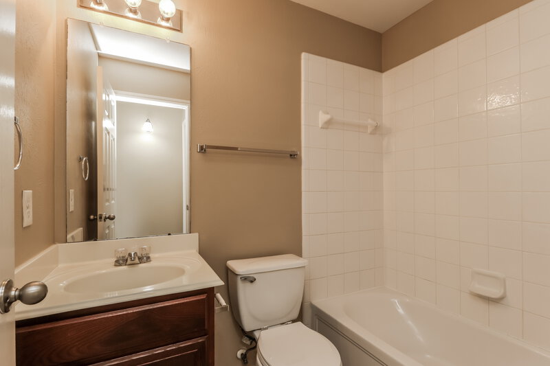 2,215/Mo, 11411 Chelsea Oak St Houston, TX 77065 Bathroom View 2