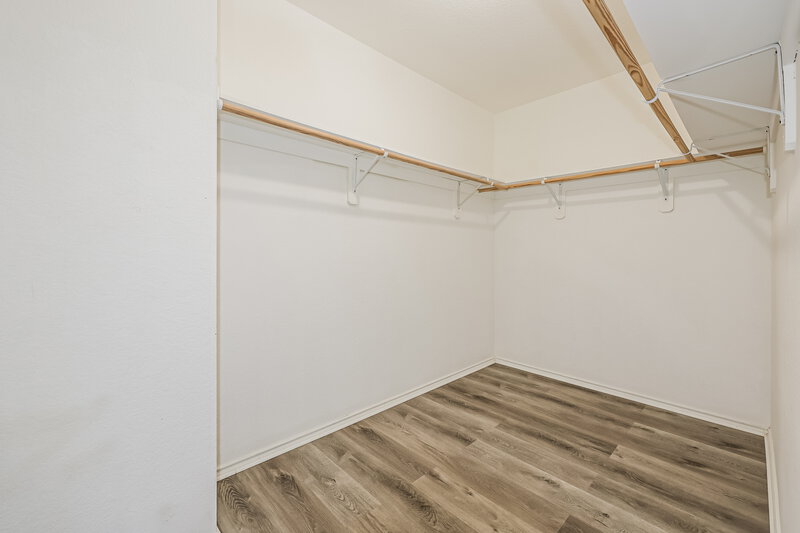 1,885/Mo, 12718 Blue Timbers Ct Houston, TX 77044 Walk In Closet View