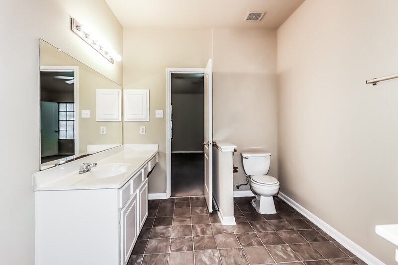 2,215/Mo, 2907 Crestbrook Bend Ln Katy, TX 77449 Bathroom View 2