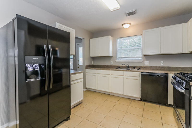 1,860/Mo, 21630 Bowcreek Ln Katy, TX 77449 Kitchen View 2