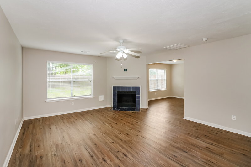 1,830/Mo, 6914 Bayou Crest Dr Houston, TX 77088 Living Room View