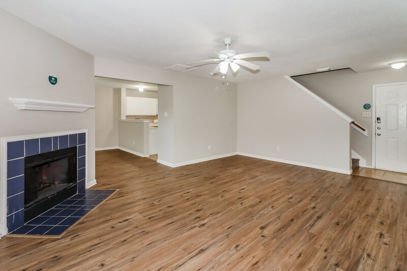 1,970/Mo, 6914 Bayou Crest Dr Houston, TX 77088 Living Room View 2