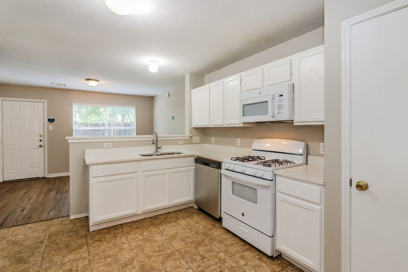 1,970/Mo, 6914 Bayou Crest Dr Houston, TX 77088 Dining Room View