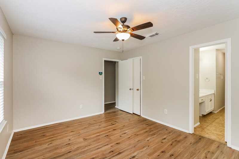 1,970/Mo, 6914 Bayou Crest Dr Houston, TX 77088 Main Bedroom View