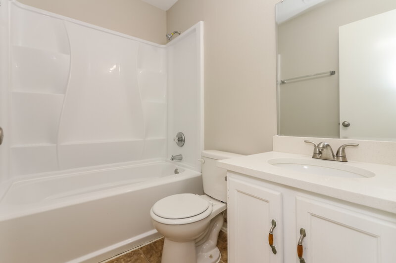 1,970/Mo, 6914 Bayou Crest Dr Houston, TX 77088 Bathroom View