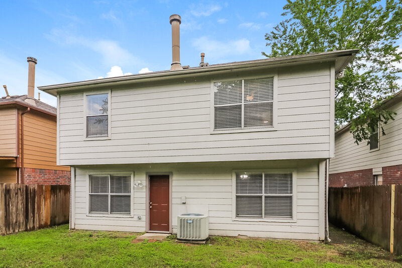 1,970/Mo, 6914 Bayou Crest Dr Houston, TX 77088 Rear View