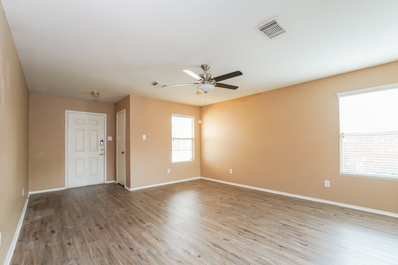 1,780/Mo, 706 Harpswell Ln Houston, TX 77073 Living Room View