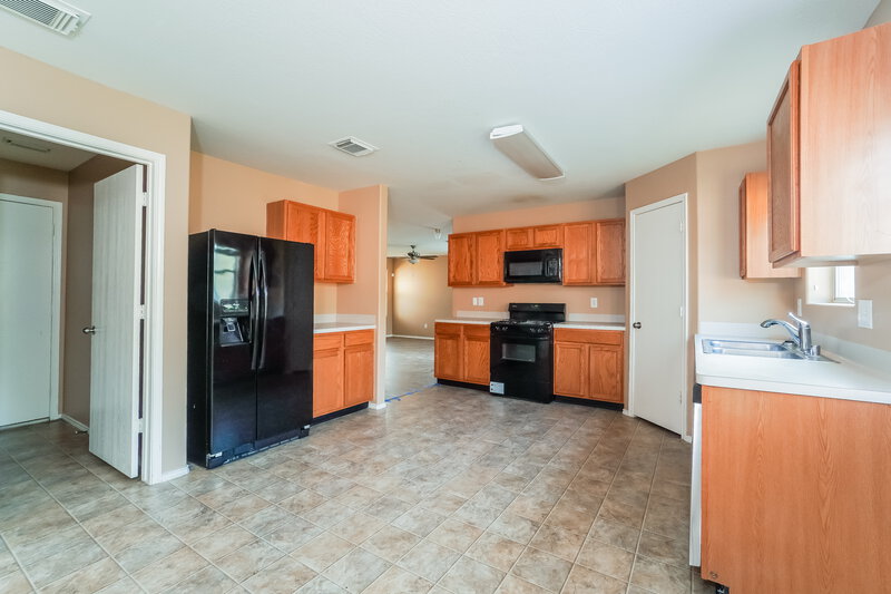 1,780/Mo, 706 Harpswell Ln Houston, TX 77073 Kitchen View 2