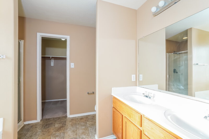 1,780/Mo, 706 Harpswell Ln Houston, TX 77073 Main Bathroom View