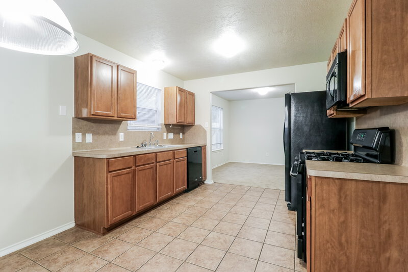 1,765/Mo, 20150 Deerbrook Park Blvd Humble, TX 77338 Kitchen View