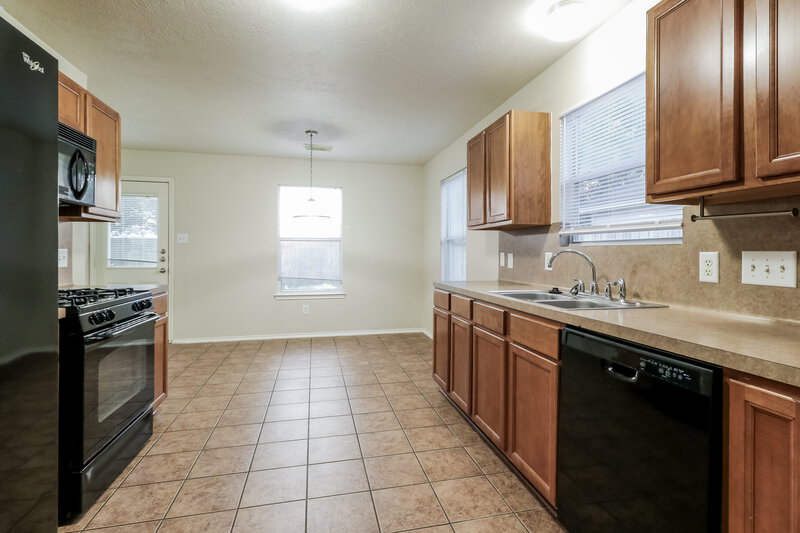 1,765/Mo, 20150 Deerbrook Park Blvd Humble, TX 77338 Kitchen View 2