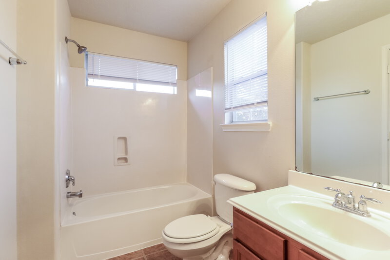 1,765/Mo, 20150 Deerbrook Park Blvd Humble, TX 77338 Bathroom View