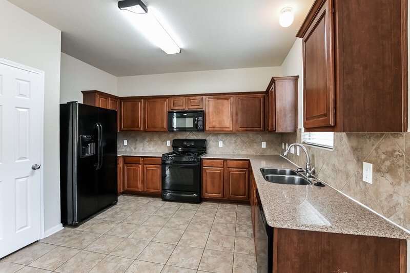 1,840/Mo, 8131 Barnes Ridge Ln Houston, TX 77072 Kitchen View 2
