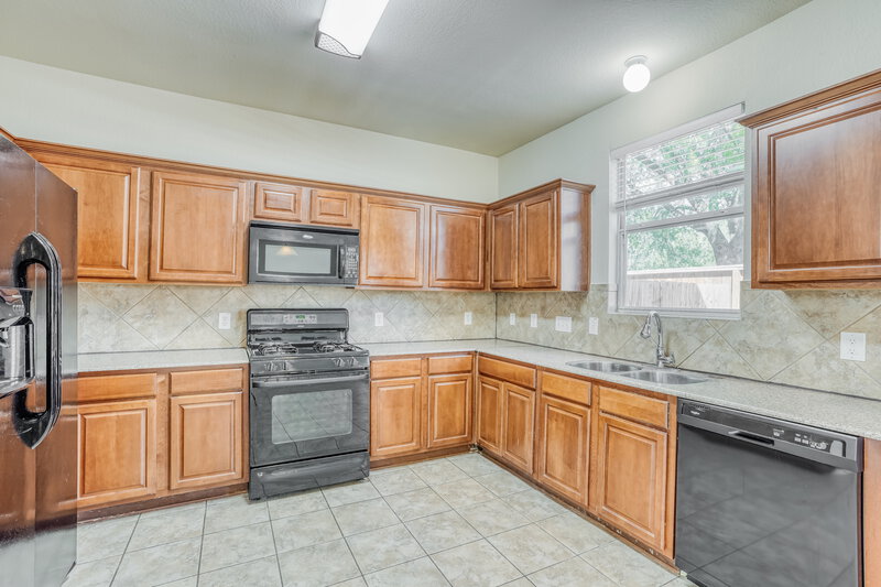 1,780/Mo, 8131 Barnes Ridge Ln Houston, TX 77072 Kitchen View 2