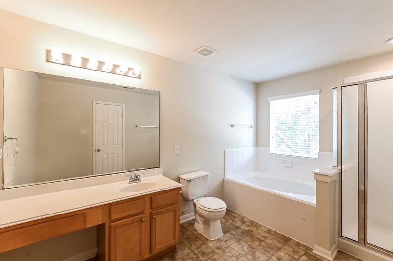 1,840/Mo, 8131 Barnes Ridge Ln Houston, TX 77072 Main Bathroom View