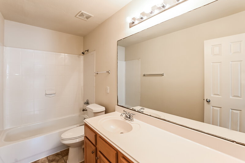 1,840/Mo, 8131 Barnes Ridge Ln Houston, TX 77072 Bathroom View