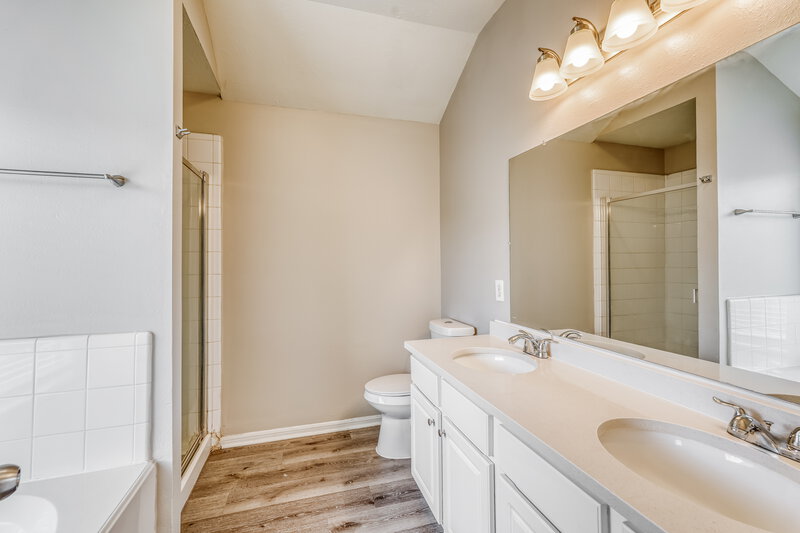 1,870/Mo, 3943 Teal Vista Ct Fresno, TX 77545 Main Bathroom View