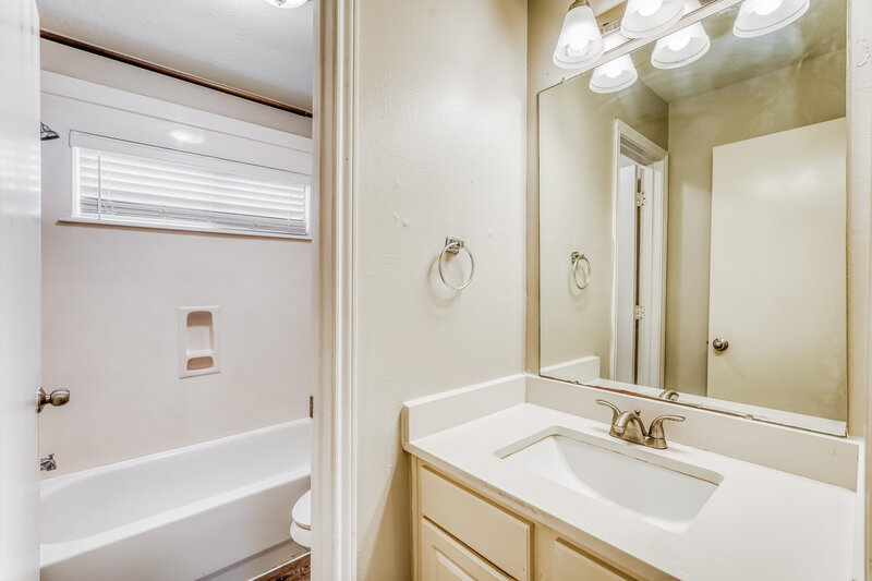 1,870/Mo, 3943 Teal Vista Ct Fresno, TX 77545 Bathroom View