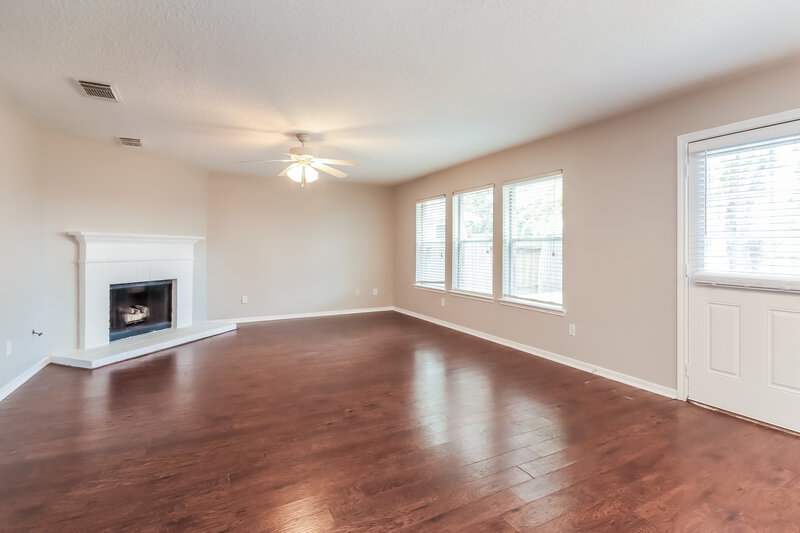 2,405/Mo, 5927 Kelly Mill Ln Humble, TX 77346 Living Room View 2
