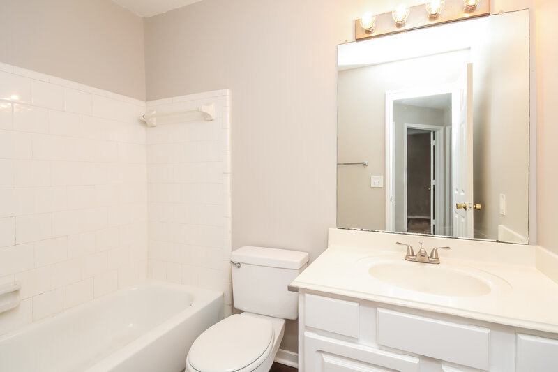 2,405/Mo, 5927 Kelly Mill Ln Humble, TX 77346 Main Bathroom View 2