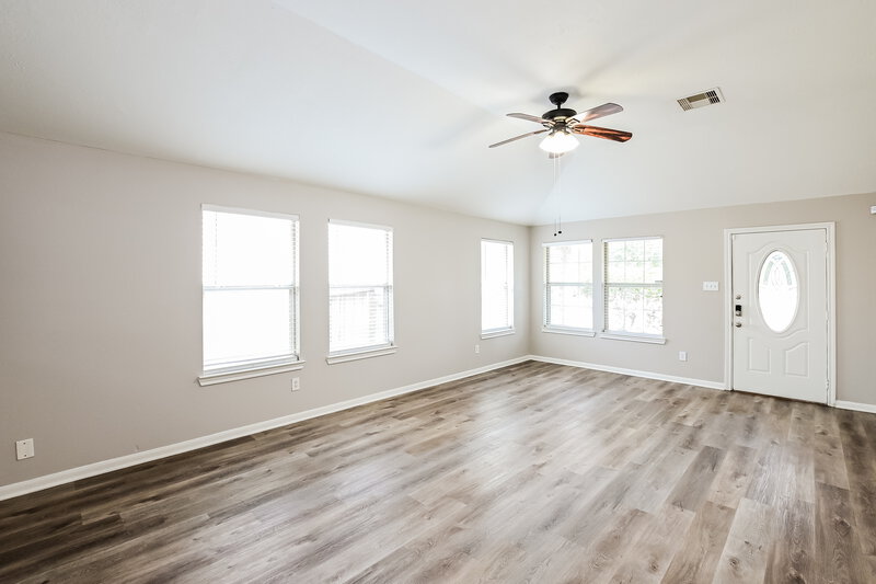 1,635/Mo, 10743 Jordan Heights Dr Houston, TX 77016 Living Room View 2