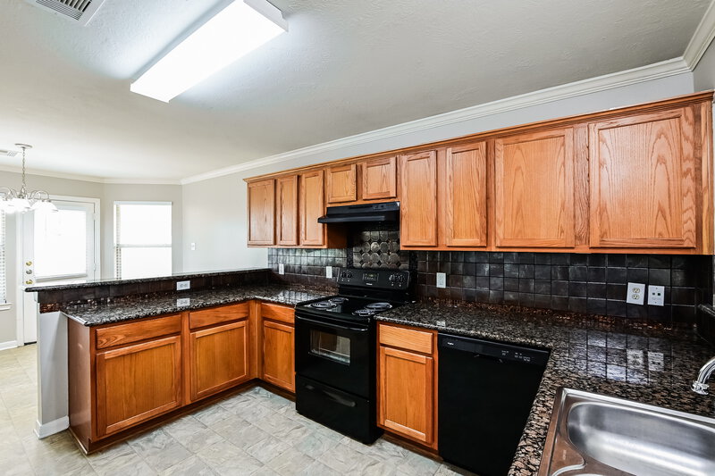 1,635/Mo, 10743 Jordan Heights Dr Houston, TX 77016 Kitchen View