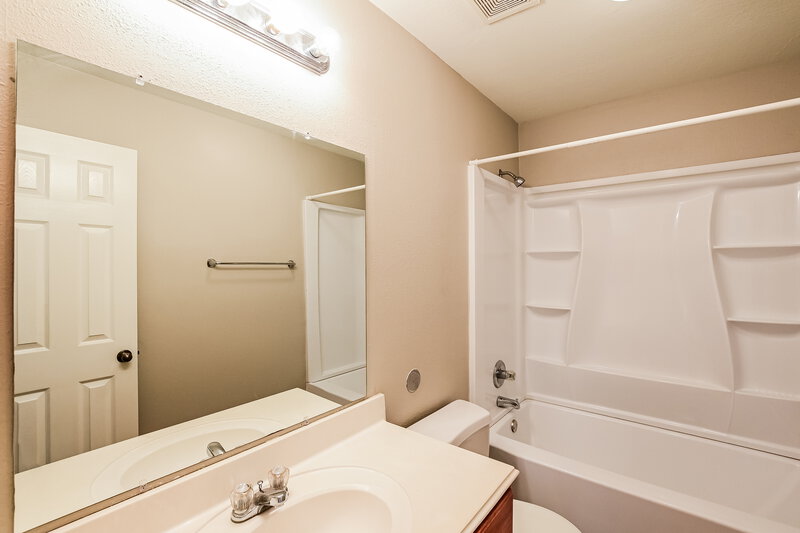 1,635/Mo, 10743 Jordan Heights Dr Houston, TX 77016 Bathroom View