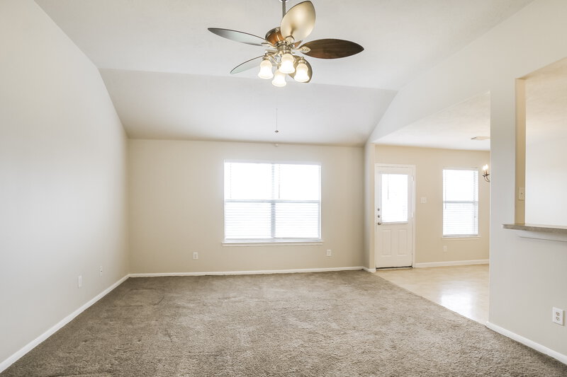 1,810/Mo, 415 Thornwilde Park Ln Houston, TX 77073 Living Room View