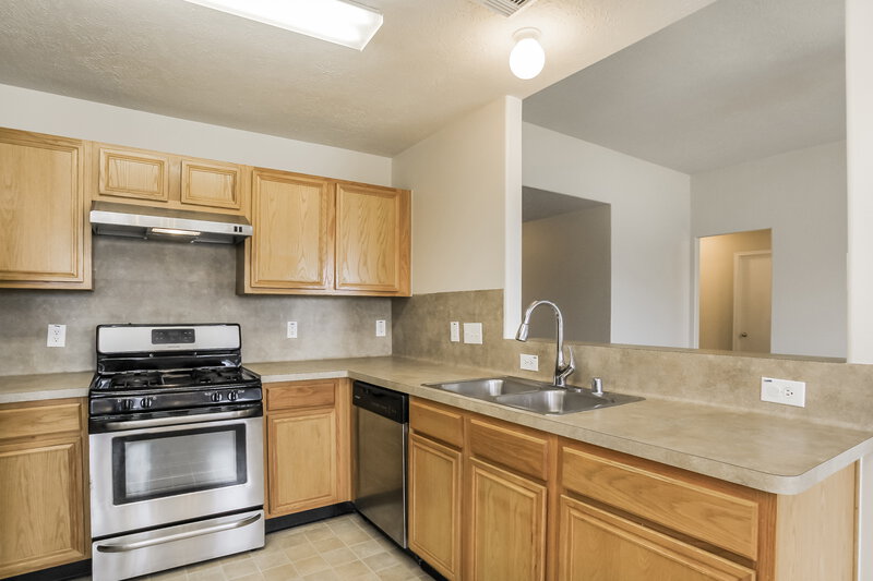 1,810/Mo, 415 Thornwilde Park Ln Houston, TX 77073 Kitchen View 2