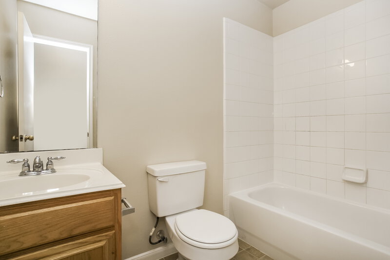 1,810/Mo, 415 Thornwilde Park Ln Houston, TX 77073 Bathroom View