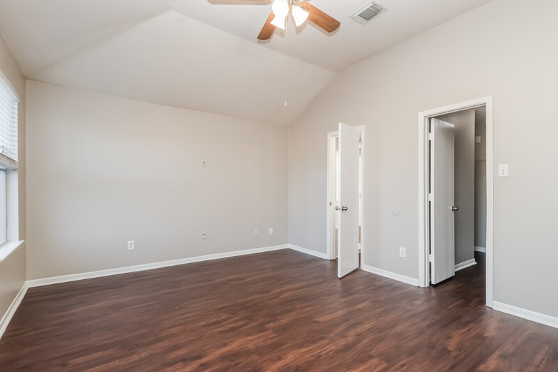 1,860/Mo, 16207 Imperial Forest Ln Houston, TX 77073 Main Bedroom View
