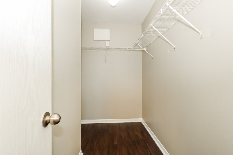 1,760/Mo, 16207 Imperial Forest Ln Houston, TX 77073 Walk In Closet View