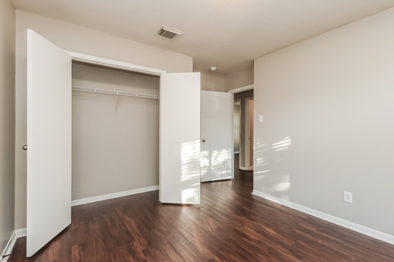1,860/Mo, 16207 Imperial Forest Ln Houston, TX 77073 Bedroom View