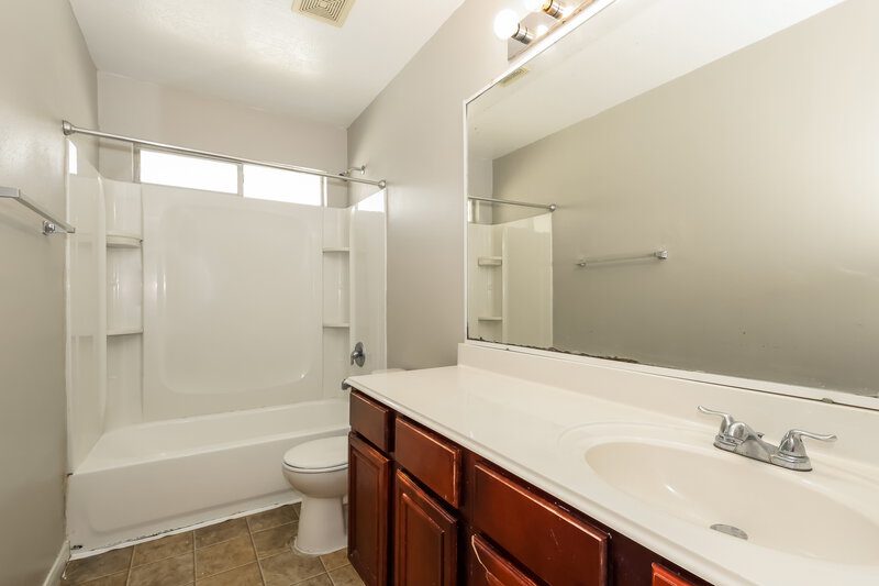 1,760/Mo, 16207 Imperial Forest Ln Houston, TX 77073 Bathroom View