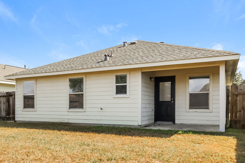 1,760/Mo, 16207 Imperial Forest Ln Houston, TX 77073 Rear View