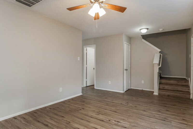 1,430/Mo, 1139 Verde Trails Dr Houston, TX 77073 Living Room View 3